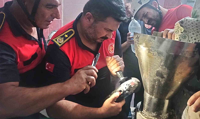 Eli hamur makinesine sıkışan 13 yaşındaki çocuğun imdadına itfaiye yetişti