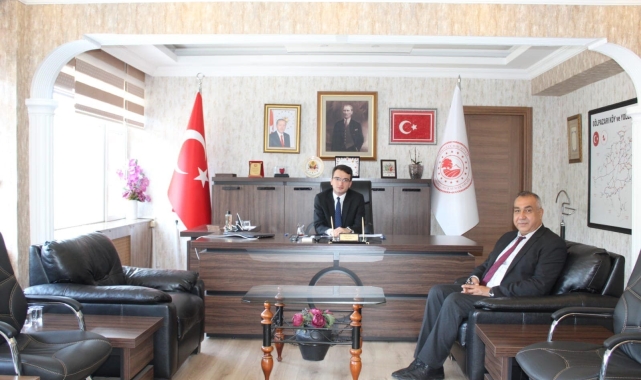 Emekliye ayrılan müdürden veda