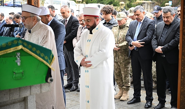 Emniyet Müdürü Kadir Yırtar&#039;ın vefat eden kayınvalidesi Nezihe Toprak&#039;ın cenazesi Narmanlı Cami&#039;den kaldırıldı