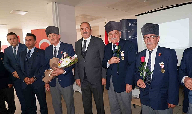 Erzurum&#039;da gaziler ile öğrenciler bir araya geldi