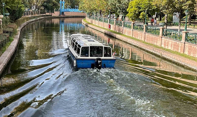 Eskişehir&#039;de Porsuk Çayı&#039;ndaki gondol turlarına ilgi yoğun oldu