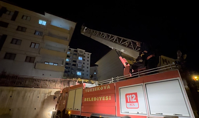 Evde çıktığı sırada unutan vatandaşın yardımına itfaiye ekipleri yetişti