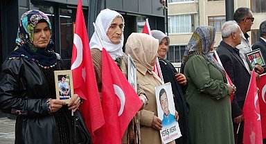 Evlat nöbetindeki Vanlı aileler: "DEM Parti bizim evlatlarımız için de yürüyüş yapsın"