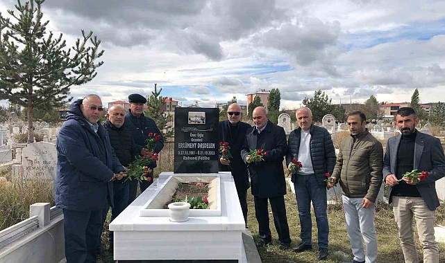 Gazeteci Daşdelen mezarı başında dualarla anıldı