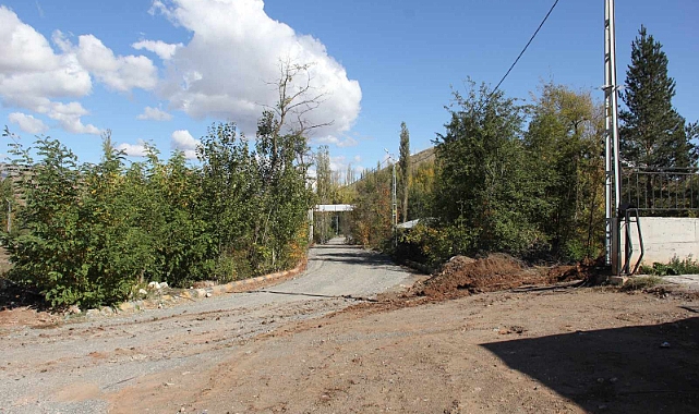 Gaziler Köyü&#039;nde Sağlık Ocağı ve Okul Yolu Asfalta Hazır