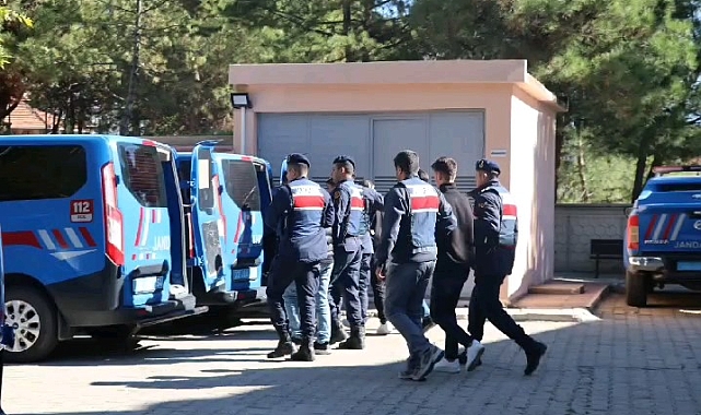 Göçmenleri adresine teslim ettiğini canlı yayın yaparak bildiren organizatörler cezaevine gönderildi