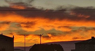 Gökyüzü kızıla büründü