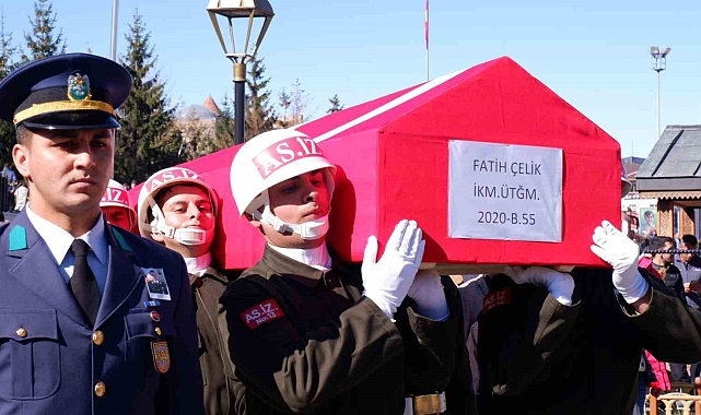 görevi başında iken kalp krizi geçiren Üsteğmen Fatih Çelik gözyaşlarıyla uğurlandı