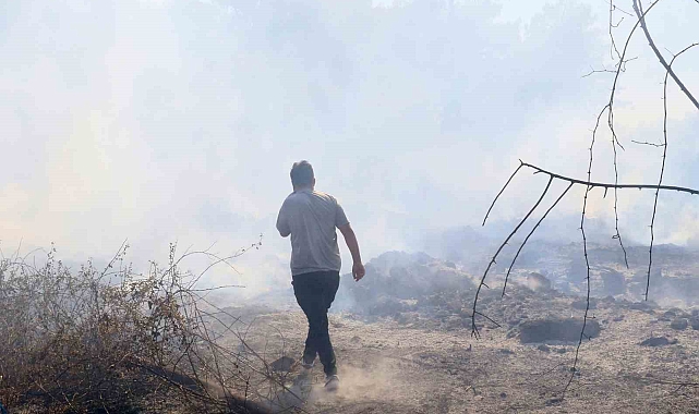 Gözyaşları içinde hortumla yangına müdahale etti