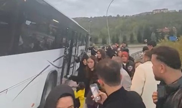 Halk otobüsü devrilme tehlikesi geçirdi