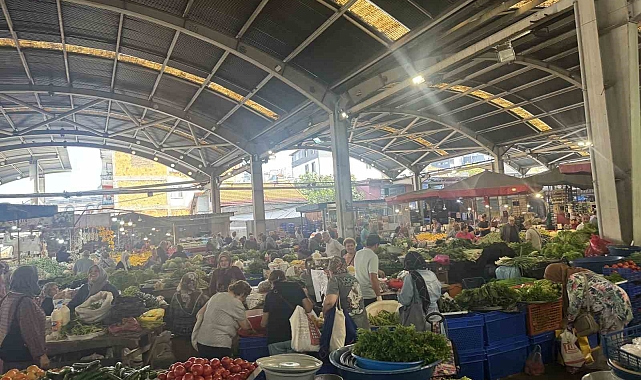 Halk pazarında fiyatlar yine el yaktı