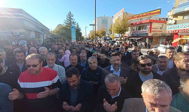 Hamas Siyasi Büro Başkanı Yahya Sinvar için gıyabi cenaze namazı kıldı