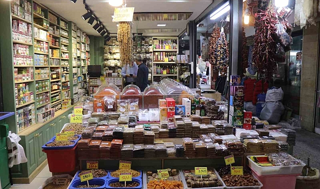 Hastalıklara karşı dirençli olmak isteyen vatandaşlar vatandaş aktarların yolunu tuttu