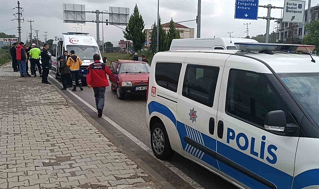 Hatalı &quot;U&quot; dönüşü yapan bir otomobile başka bir araç arkadan çarptı