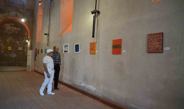 Hint Asıllı Ressam Niğde&#039;de resim sergisi açtı