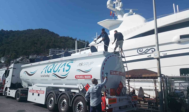 Hintli milyarderin süper yatı mavi yolculuğunu tamamlayıp, Fethiye&#039;ye geldi