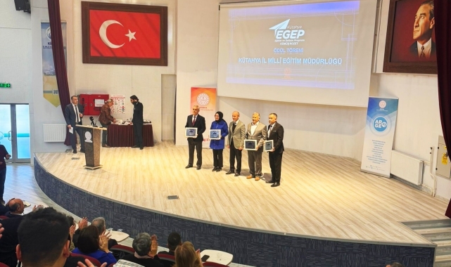 Hisarcık&#039;ta Eğitim ve Gelişim Programı&#039;nı başarıyla uygulayan 2 okula ödül