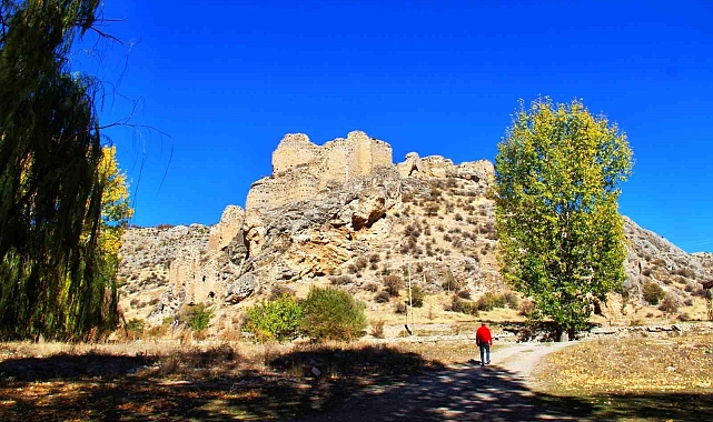 Hurman Kalesi sarıya büründü