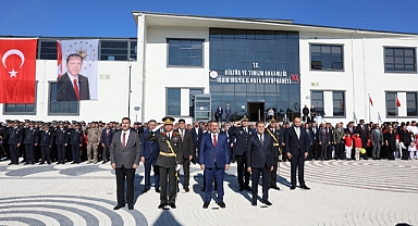 Iğdır’da Cumhuriyet Bayramı kutlamaları çelenk sunumuyla başladı