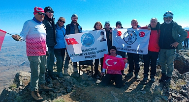 Iğdır’da Cumhuriyet Bayramı Tekelti zirvesinde kutlandı