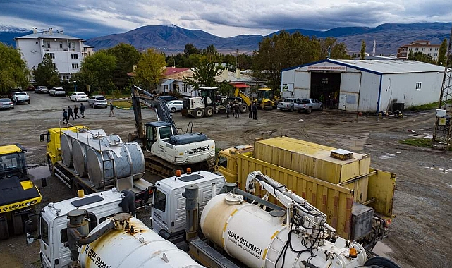 Iğdır İl Özel İdaresi iş makinelerini kendi atölyesinde tamir ediyor