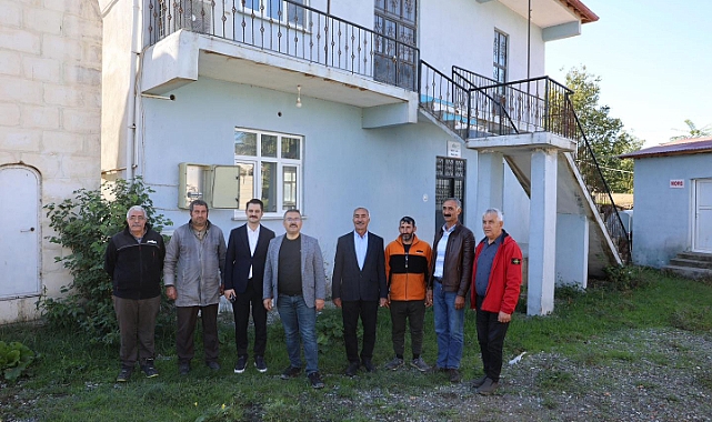 Iğdır Valisi Ercan Turan camii bahçesine parke taşı yapılması talimatı verdi