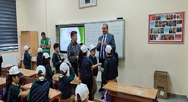 Iğdırlı minik öğrencilere Kahraman Çevreci rozeti