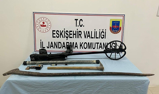 Kaçak kazı yapan şüpheliler suçüstü yakalandı