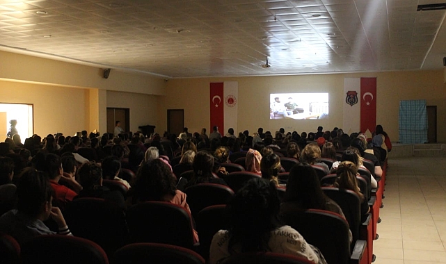 Kadın hükümlüler için gösteri düzenledi