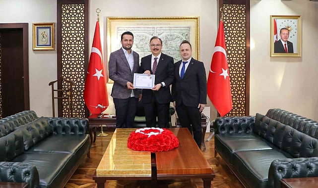 Kalp krizi geçiren hastayı kurtaran doktor ödüllendirildi