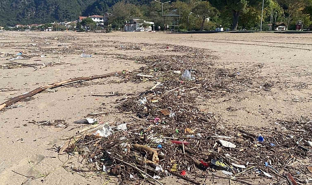 Karadeniz&#039;in rengi kırmızıya dönüştü