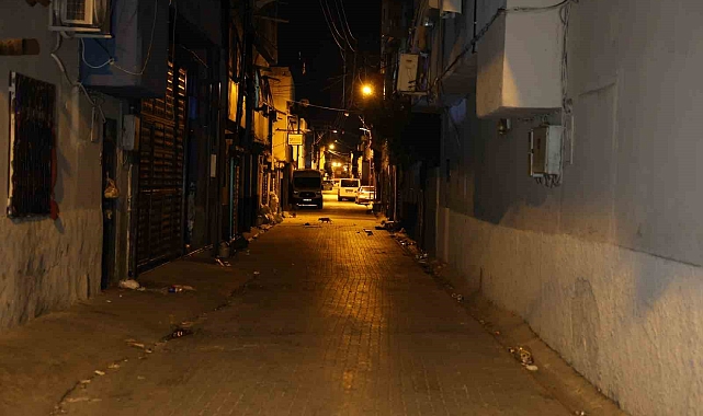 Karısını ve kayınbabasını vurdu