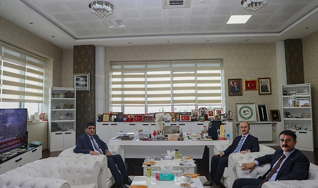 Kaymakamlardan Iğdır Üniversitesi Rektörü Alma’ya ziyaret