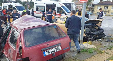 Kazada otomobil ikiye bölündü: 6 yaralı