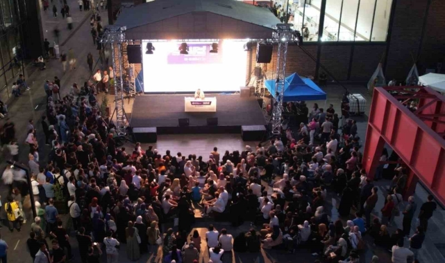 Kitap fuarına gelenler salonlara sığmadı, dev ekranlar kuruldu