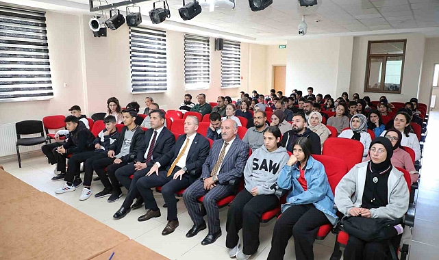 Kökrek, öğrencilere MEBİ&#039;yi tanıttı