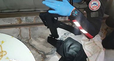 Konya'da hırsızlık şüphelilerinin evinden tabanca ve tarihi eser çıktı