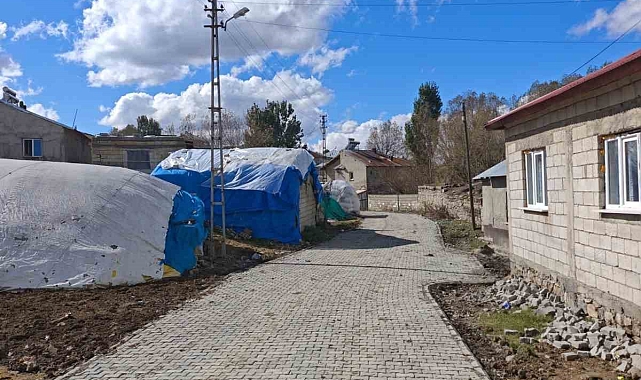 Köy yolu yenileme çalışmaları devam ediyor