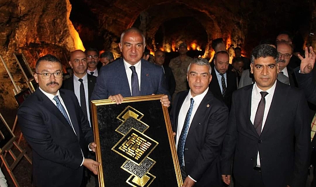 Kültür ve Turizm Bakanı Ersoy, Tuzluca Tuz Mağaralarını ziyaret etti