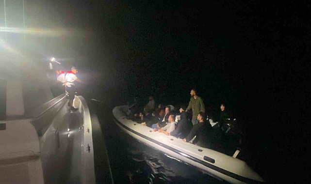 Lastik bot içerisindeki 16 düzensiz göçmen kurtarıldı