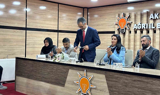 Mehmet Sıddık Aldemir ve AK Parti Hamur İlçe Başkanı Reyis Ülgay,  görevlerine başladı