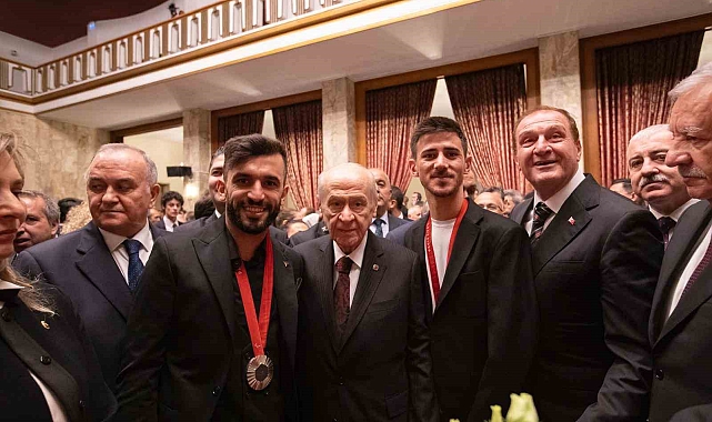 MHP Lideri Bahçeli, Başkan Metin Şahin&#039;i kabul etti