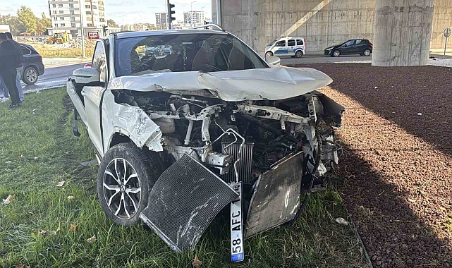 Milyonluk cip hurdaya döndü 2 kişi yaralandı