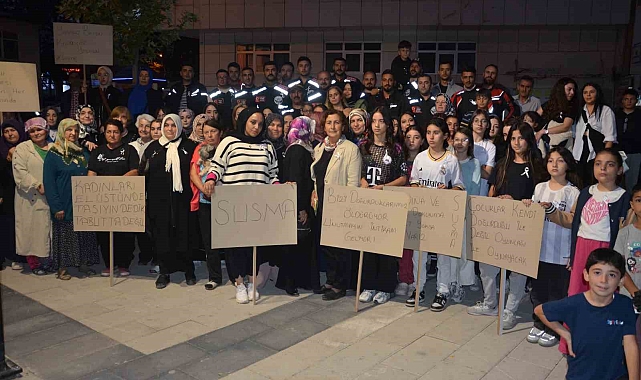 Motosiklet tutkunları ve vatandaşlar bir araya gelerek kadına şiddete tepki gösterdiler