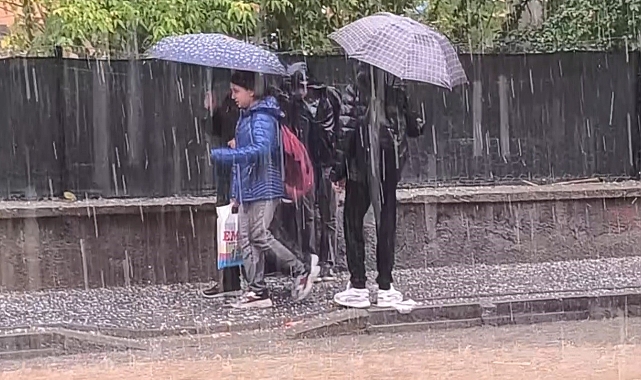 Muş&#039;ta dolu ve sağanak etkili oldu