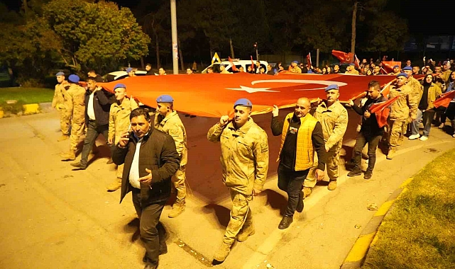 Muş&#039;ta &quot;fener alayı&quot; yürüyüşü ile Cumhuriyet Bayramı kutlaması