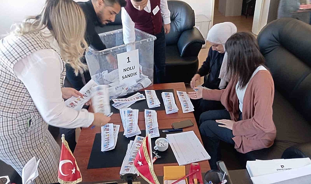 Özalp&#039;ta okul başkanlığı seçimi genel seçimleri aratmadı