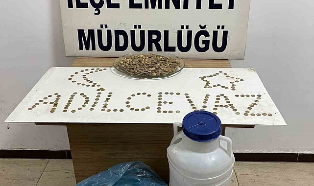 Peynir bidonunda içinde tarihi eser olduğu değerlendirilen 900 adet altın sikke ele geçirildi