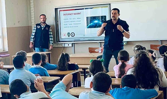 Polis ekiplerinden öğrencilere siber eğitimi