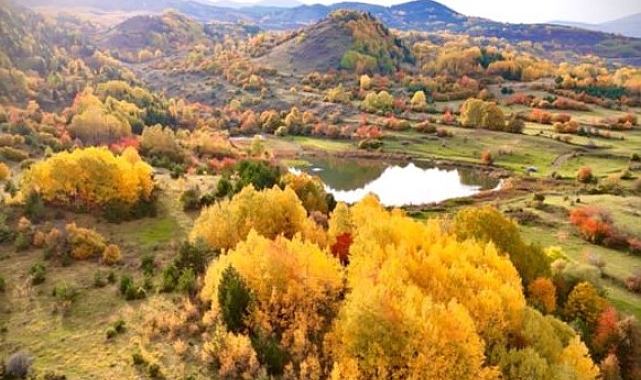 Posof&#039;ta son bahar ziyaretçilerine masalsı görüntüler sunuyor